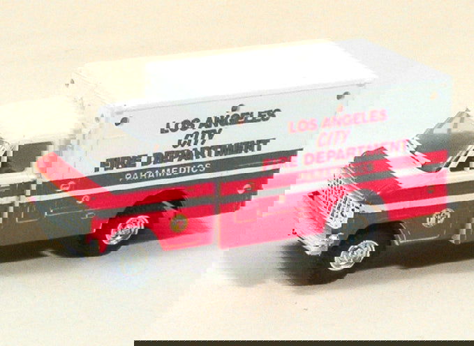 Trident HO 1/87 City of Los Angeles Fire Dept Paramedic Unit Chevrolet Ambulance - ModelsPower