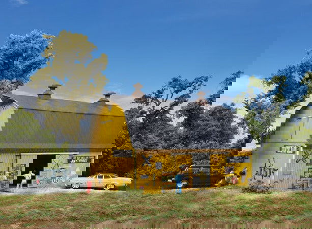 Walthers Cornerstone 1/87 HO Scale ANTIQUES BARN roadside business diesel-era - ModelsPower