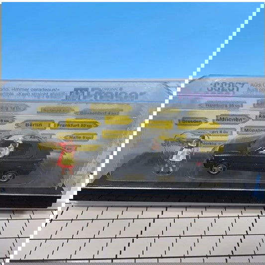 Preiser Kg 1/87 HO Scale AUDI CONVERTIBLE Keep Going Straight Set with 3 Figures - ModelsPower