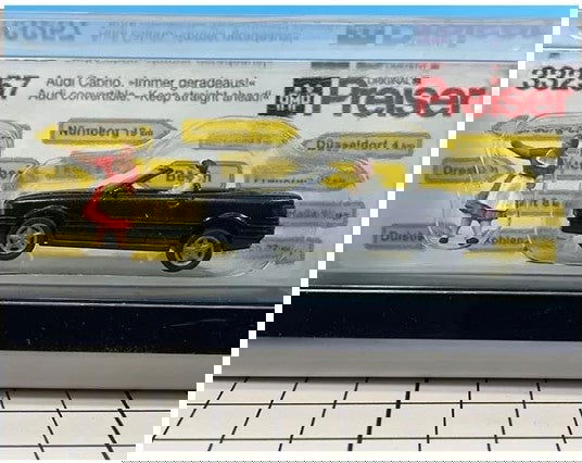 Preiser Kg 1/87 HO Scale AUDI CONVERTIBLE Keep Going Straight Set with 3 Figures - ModelsPower