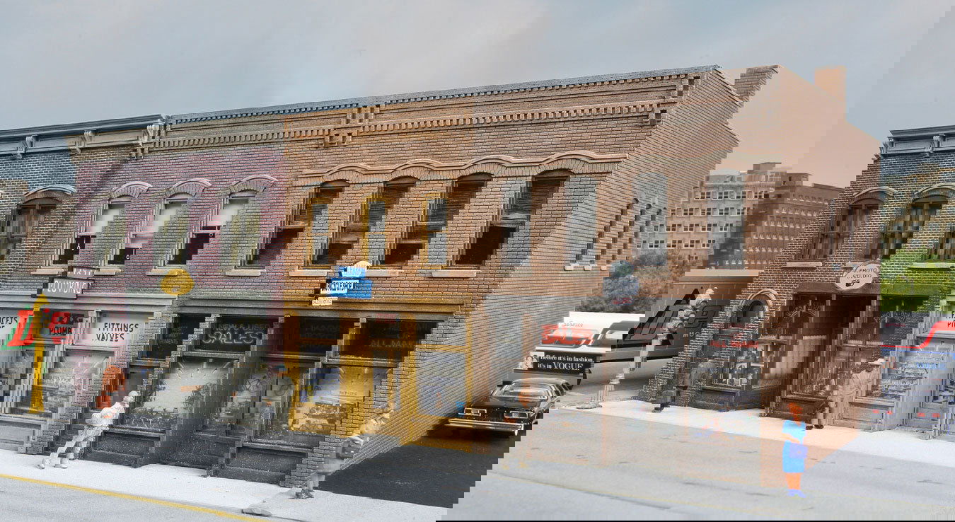 Walthers Cornerstone 1/87 HO Scale MERCHANT'S ROW IV brick storefronts 933-4040 - ModelsPower
