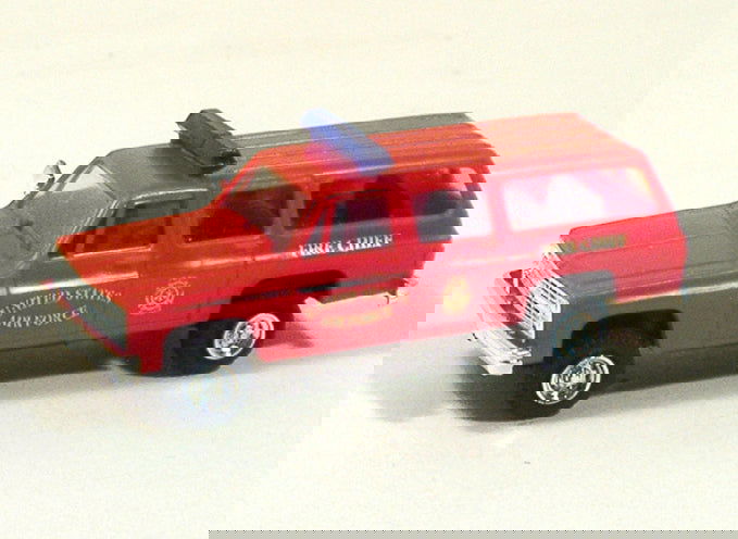 Trident Military HO 1/87 USAF Air Force Fire Chief Chevrolet Suburban Truck Red - ModelsPower