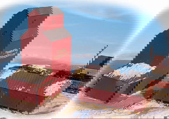 WALTHERS Cornerstone 933-3238 N Scale FARMER'S CO-OP RURAL GRAIN ELEVATOR KIT - ModelsPower