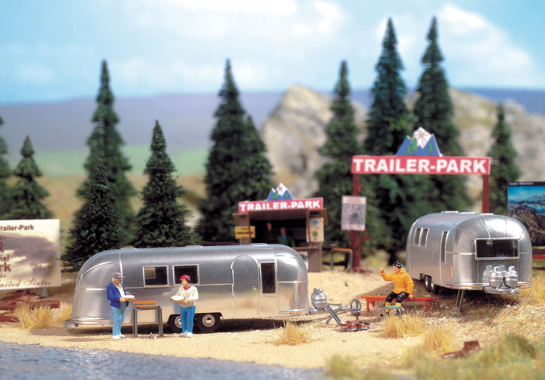 Walthers SceneMaster HO 1/87 Camp Site w/ 2 Travel Trailers, Signs & Accessories - ModelsPower