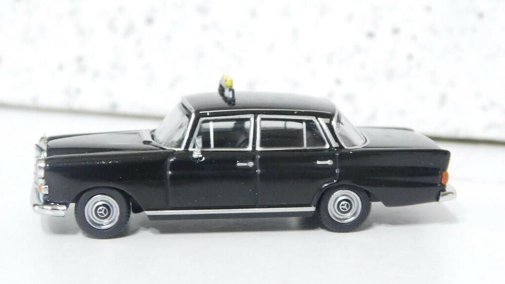 Herpa 1/87 HO Scale 1960s Mercedes-Benz 200 Tail Fin Taxi Black 95686 Assembled - ModelsPower