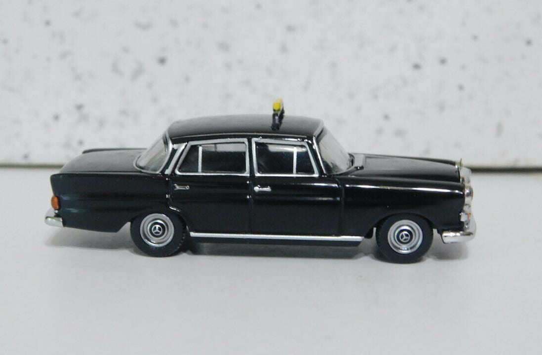 Herpa 1/87 HO Scale 1960s Mercedes-Benz 200 Tail Fin Taxi Black 95686 Assembled - ModelsPower