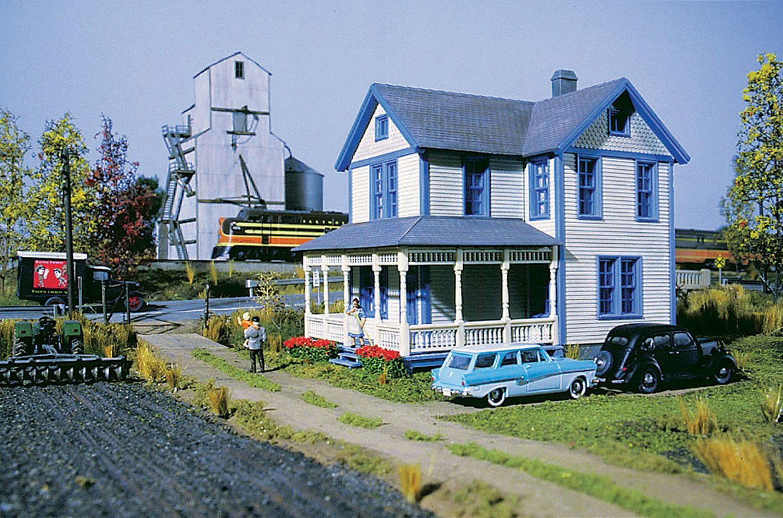 WALTHERS Cornerstone 9333651 1/87 HO Scale AUNT LUCY'S HOUSE Rural Structure Kit - ModelsPower