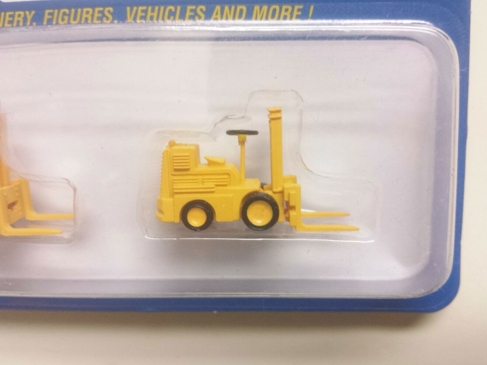 Walthers SceneMaster 1/87 HO Scale FORKLIFT 2-PACK Vintage Style with Open Cab - ModelsPower