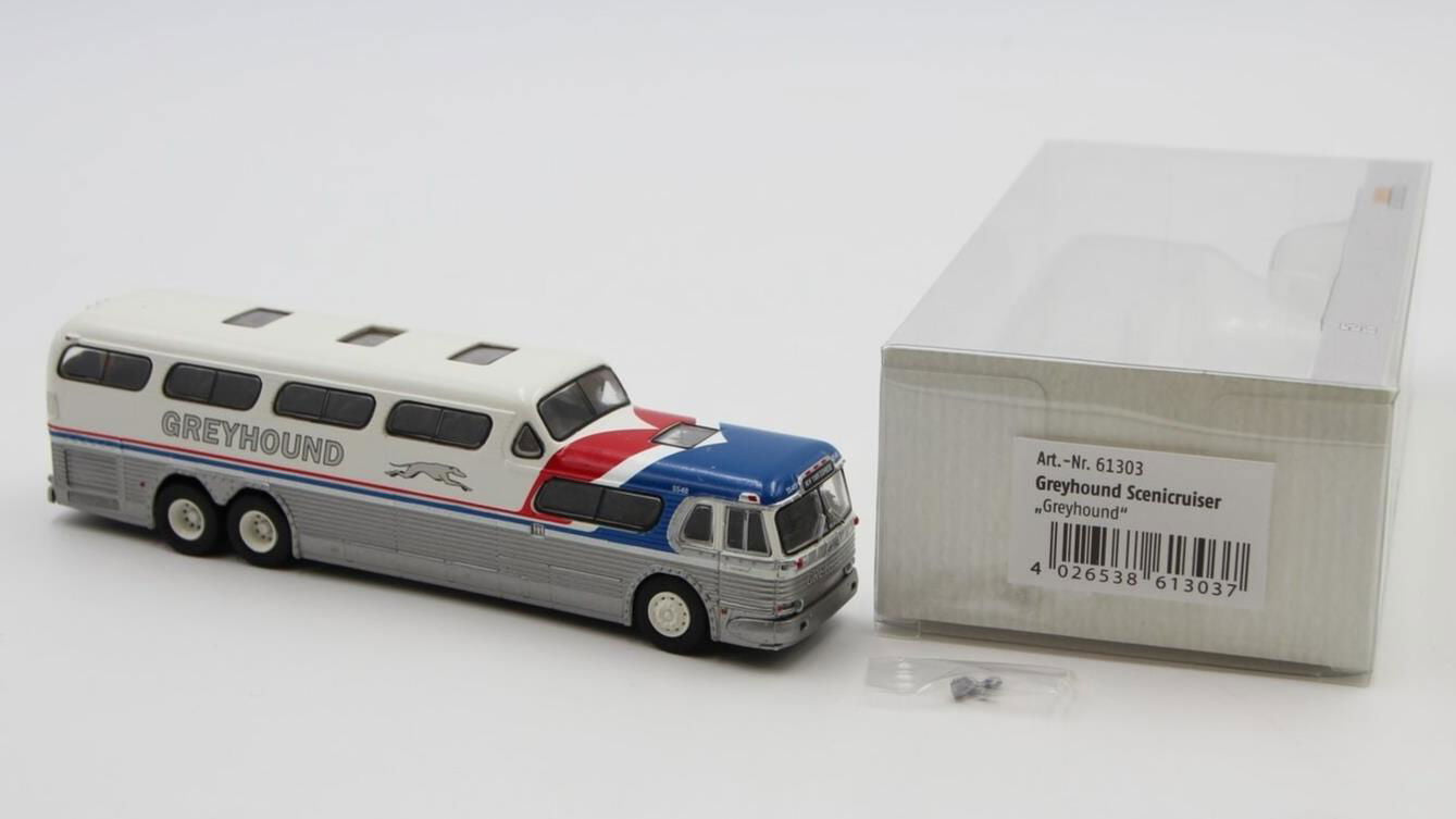 1/87 HO Scale GREYHOUND 1954-56 GMC PD-4504 Scenicruiser Bus & 6 Passengers NEW! - ModelsPower