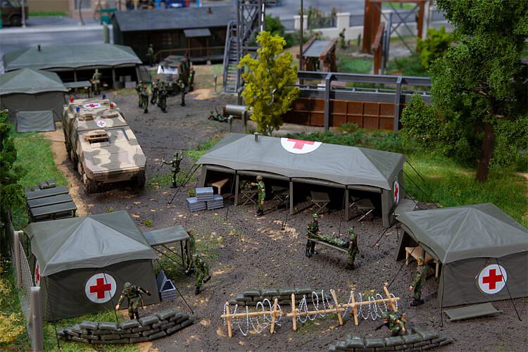 Herpa Military 746021 1/87 HO Scale MEDICAL SERVICES TENTS (3) + Accessories Kit - ModelsPower