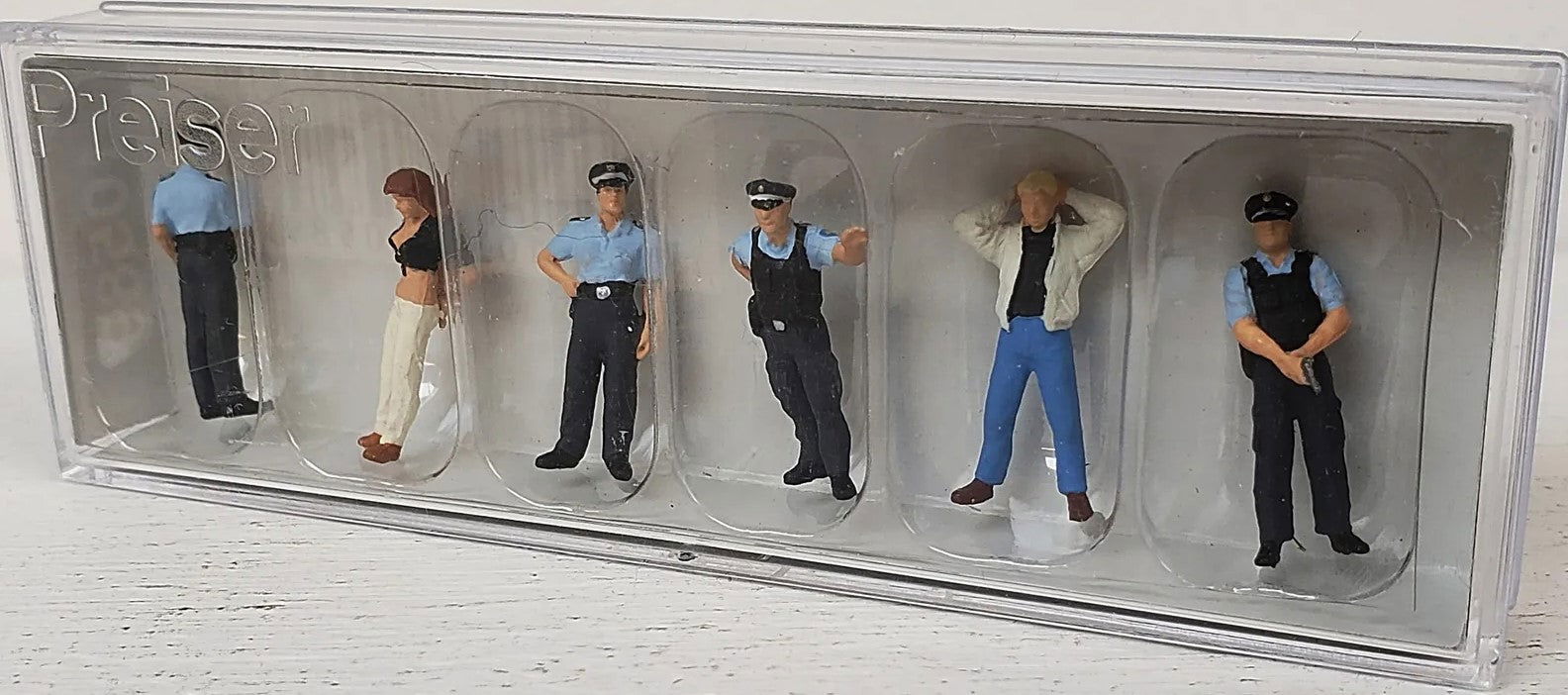 Preiser Kg 1/87 HO Scale POLICE OFFICERS Arresting 1 Female & 1 Male (6 Figures) - ModelsPower