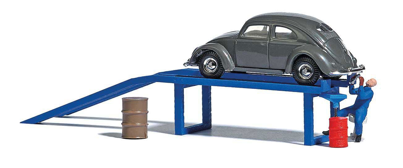 Busch 1/87 HO Scale VW Old Beetle+Mechanic+Oil Change Ramp+Barrels (Action Set) - ModelsPower