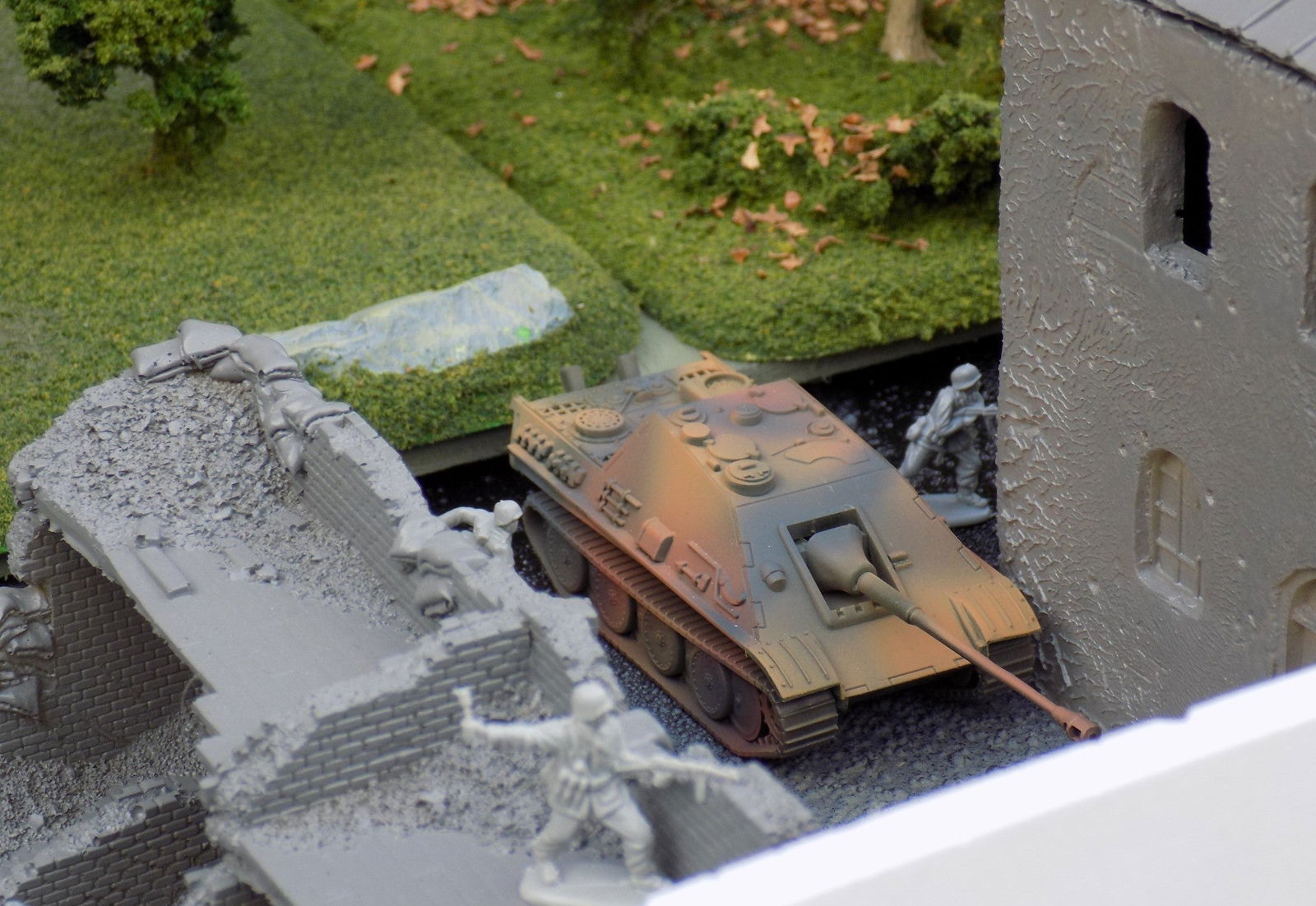 Boley 2119 1/87 HO Scale WWII German Jagdpanther Tank Camouflage Roco Minitanks - ModelsPower