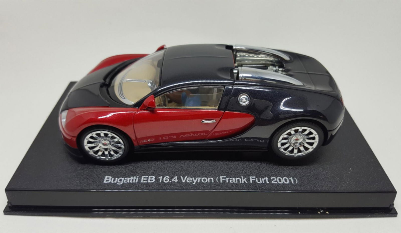 AUTOart SLOT CAR 1:32 BUGATTI EB 16.4 VEYRON AWD Light 13291 Red/Black Frankfurt - ModelsPower