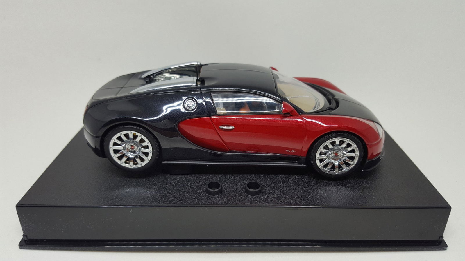 AUTOart SLOT CAR 1:32 BUGATTI EB 16.4 VEYRON AWD Light 13291 Red/Black Frankfurt - ModelsPower