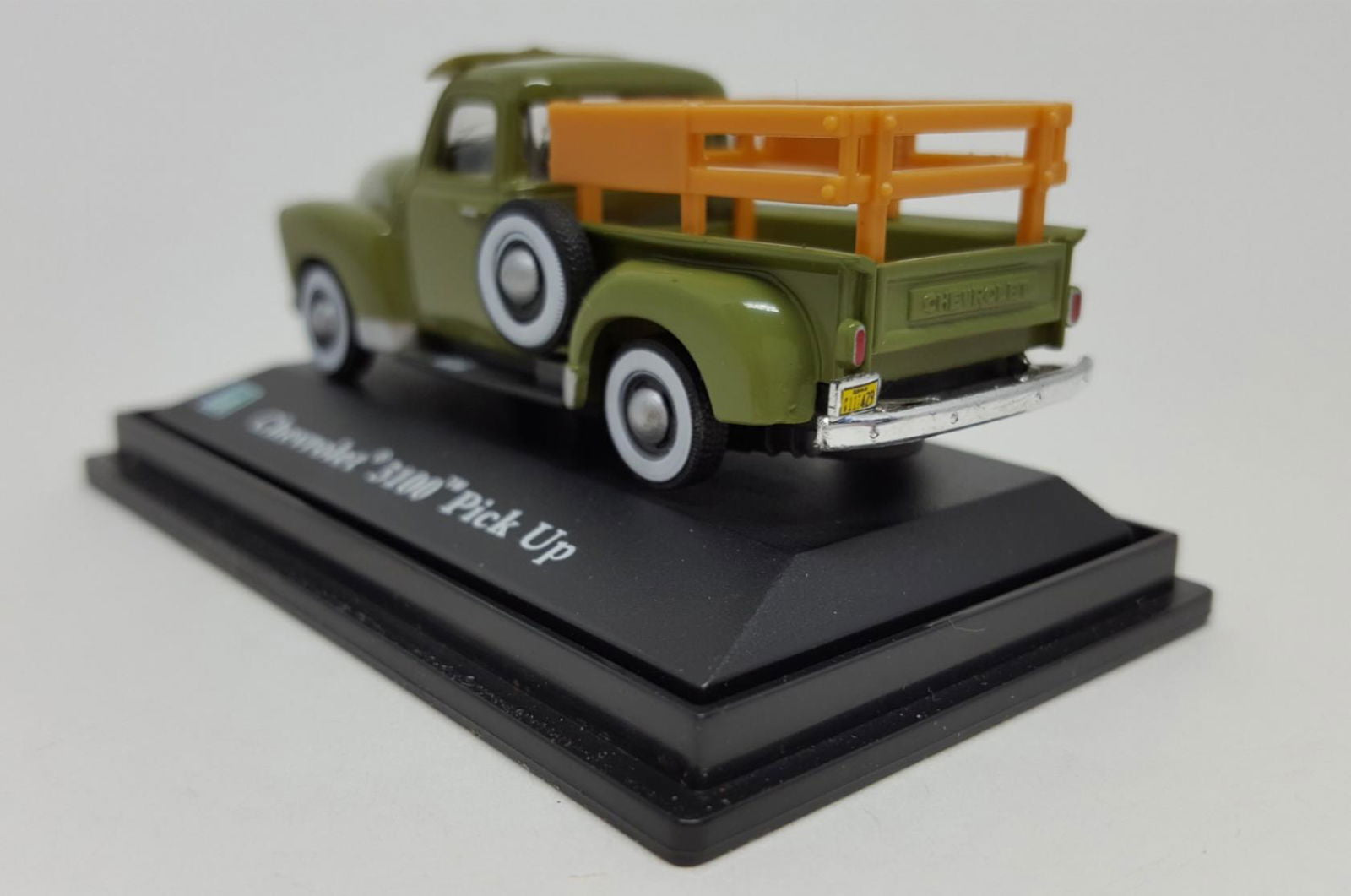 Cararama 1950 1:72 Chevrolet Chevy 3100 Pick Up Truck Stake Bed w/ Display Case - ModelsPower