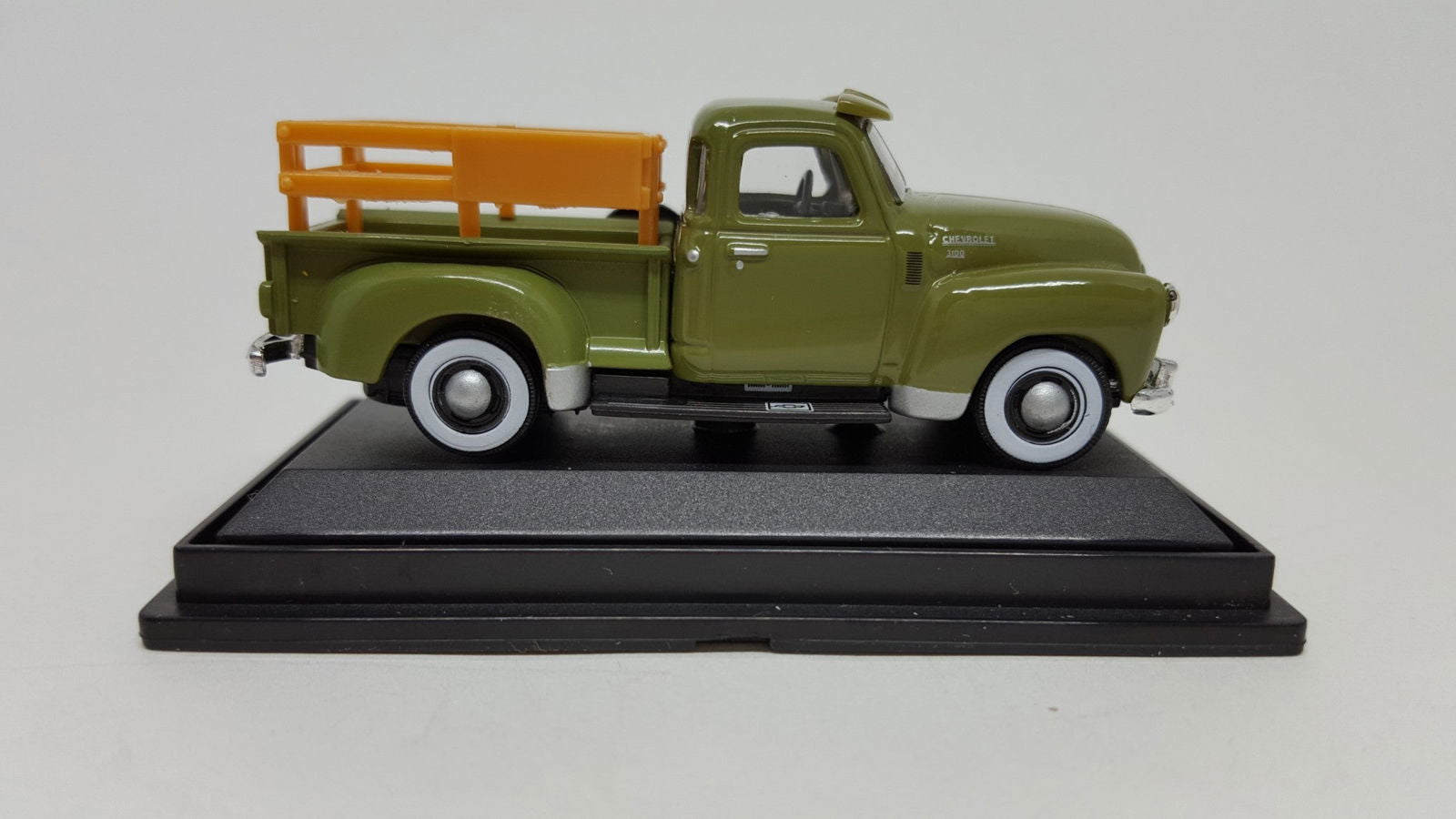 Cararama 1950 1:72 Chevrolet Chevy 3100 Pick Up Truck Stake Bed w/ Display Case - ModelsPower