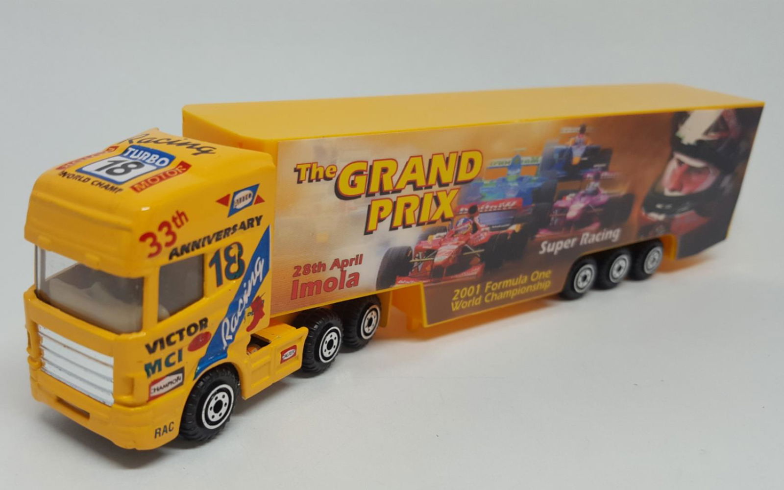 ProEngine HO 1/87 LH Tractor w/ Grand Prix F-1 World Championship Racing Trailer - ModelsPower