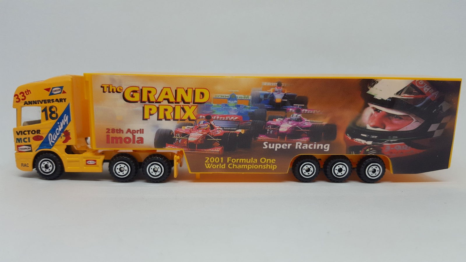 ProEngine HO 1/87 LH Tractor w/ Grand Prix F-1 World Championship Racing Trailer - ModelsPower