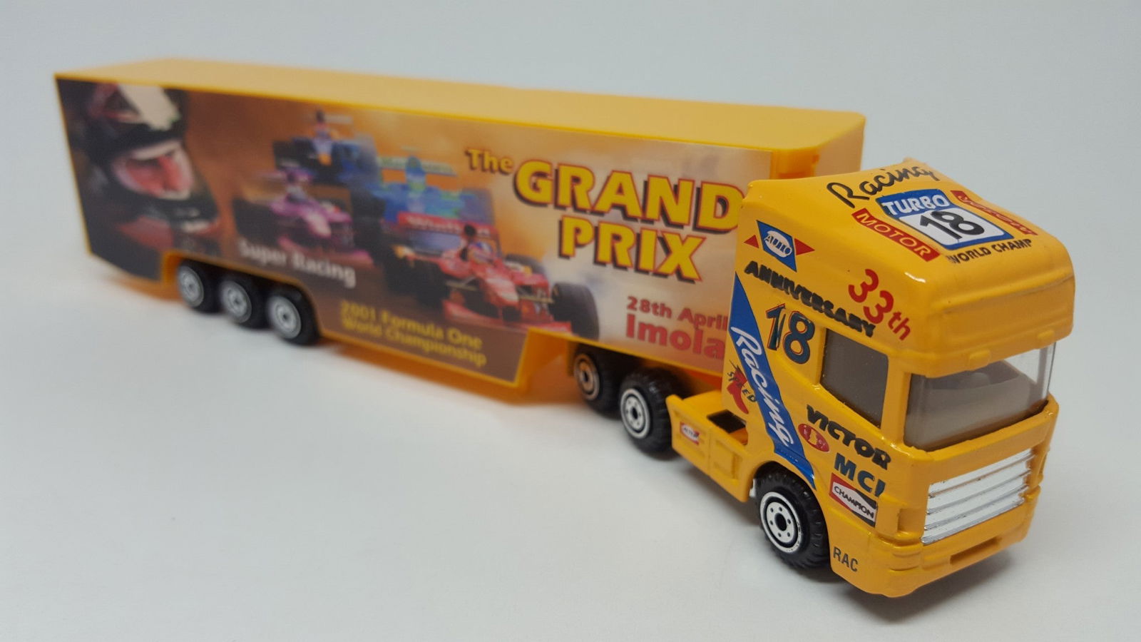 ProEngine HO 1/87 LH Tractor w/ Grand Prix F-1 World Championship Racing Trailer - ModelsPower