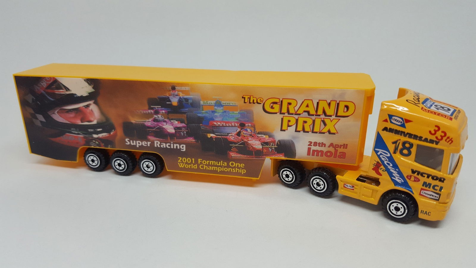 ProEngine HO 1/87 LH Tractor w/ Grand Prix F-1 World Championship Racing Trailer - ModelsPower