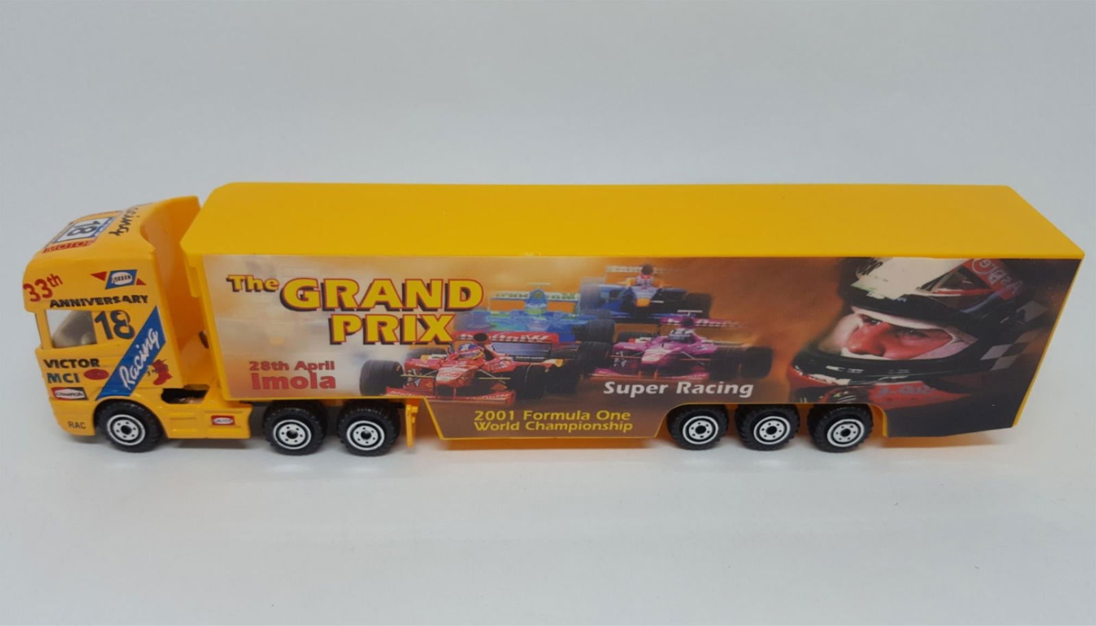 ProEngine HO 1/87 LH Tractor w/ Grand Prix F-1 World Championship Racing Trailer - ModelsPower