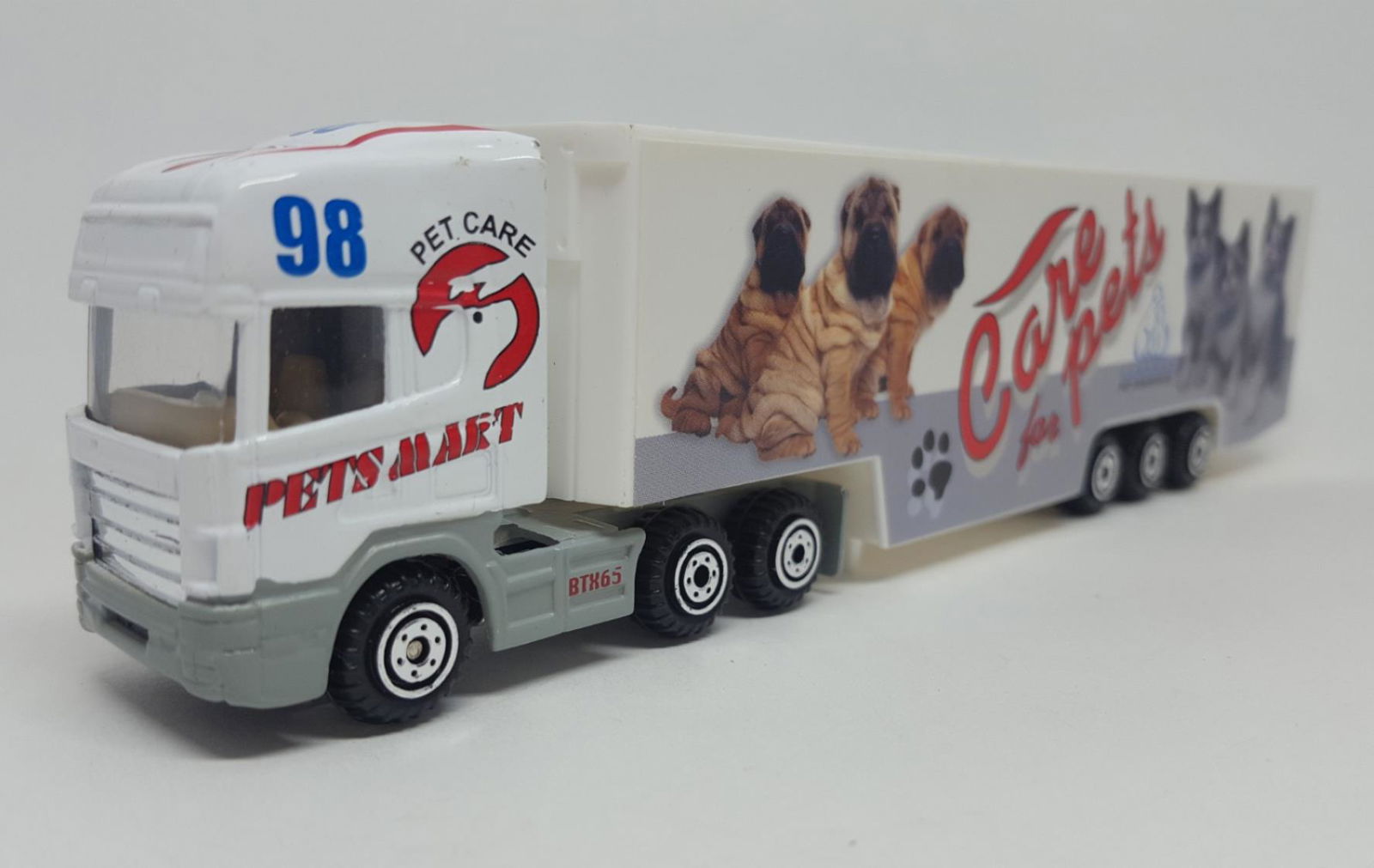 ProEngine Street Machine 1/87 HO Diecast LH Tractor w/ Pets Mart Racing Trailer - ModelsPower