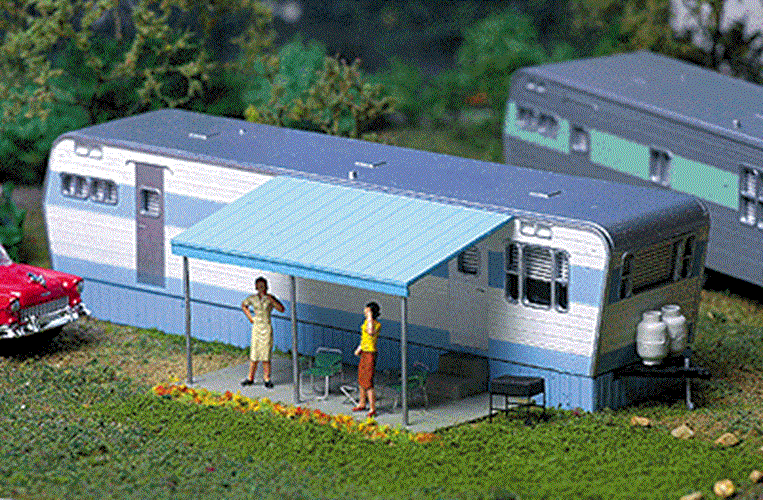 City Classics 1/87 HO Scale Robert's Road 1950s Mobile Home Kit w/ Propane Tanks - ModelsPower