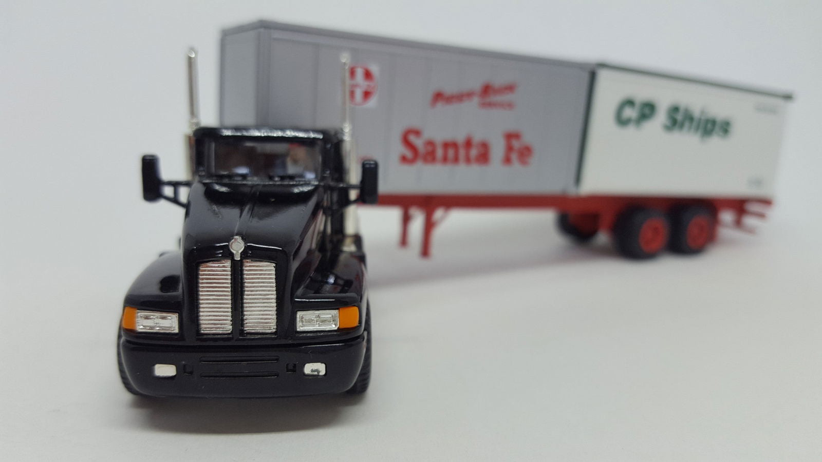 Model Power 22003 HO 1/87 ATSF SANTA FE CP SHIPS SH Tractor w/Two 20' Containers - ModelsPower