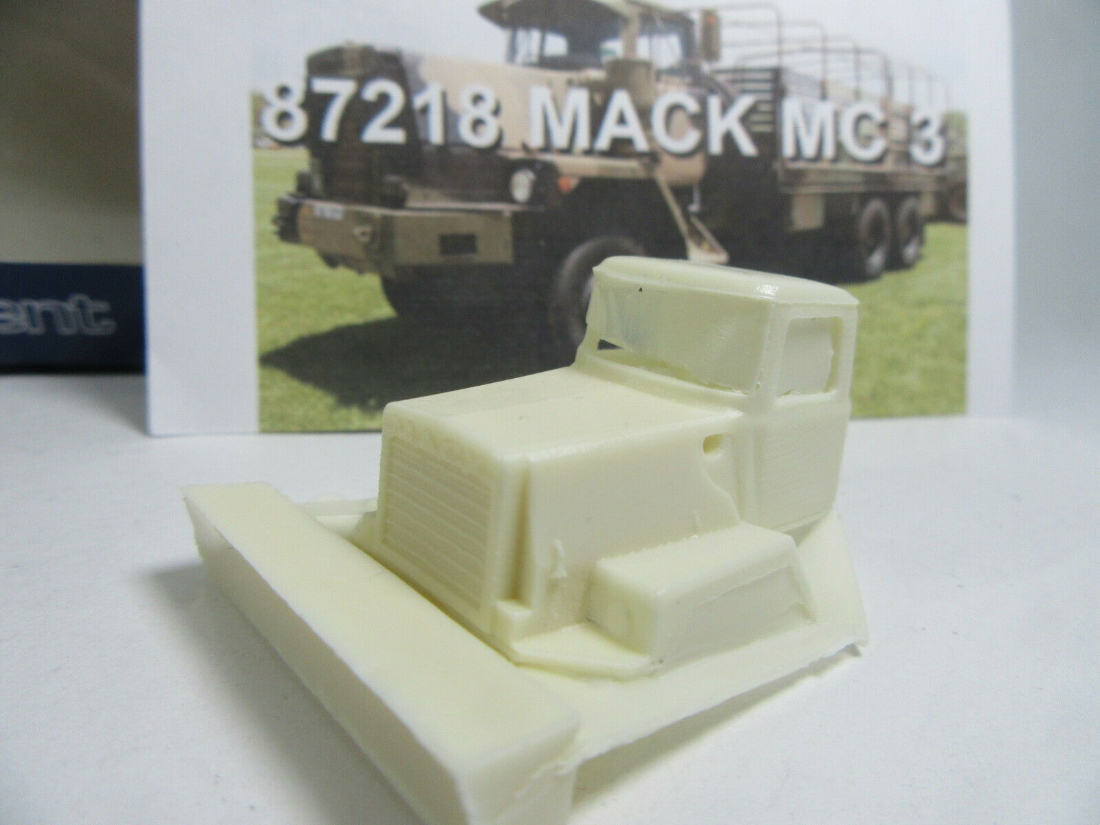 Trident Military HO 1/87 MACK MC3 Heavy Truck Australian / US Army Mack R-Series - ModelsPower