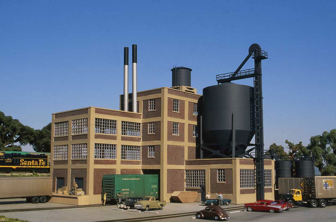 Walthers Cornerstone 1/87 HO Scale TIRE PLANT w/storage silo water tank 933-4141 - ModelsPower